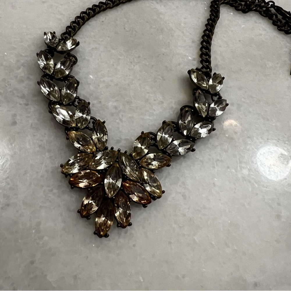 ✔️Sugarfix Peach and Clear Teardrop Shaped Crystal Statement Necklace - Picture 4 of 7
